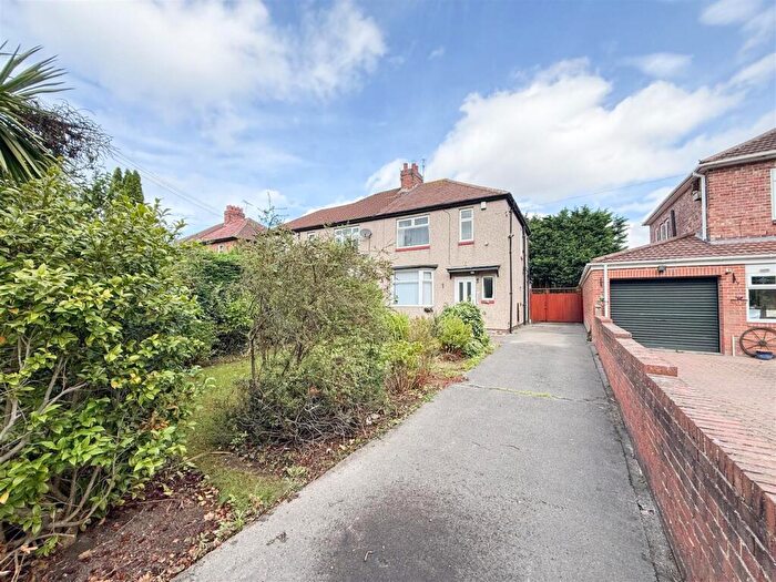 3 Bedroom Semi-Detached House For Sale In Ladypark, Gateshead, NE11