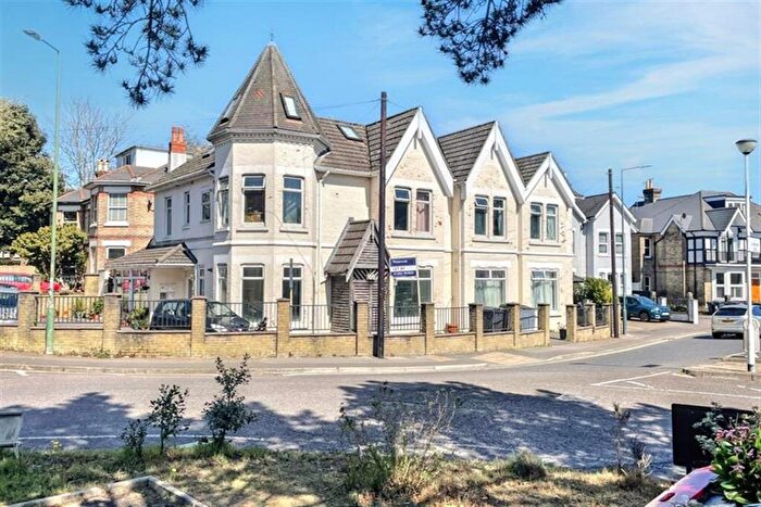 2 Bedroom Flat To Rent In Westbourne, BH4