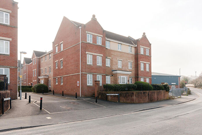 2 Bedroom Flat For Sale In Hedgers Close, Ashton, Bristol, BS3