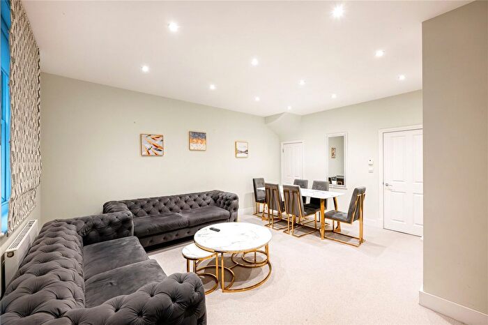 2 Bedroom Maisonette For Sale In North Row, Mayfair, London, W1K