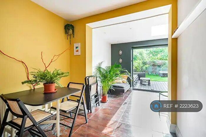 1 Bedroom Flat To Rent In Abersham Road, London, E8