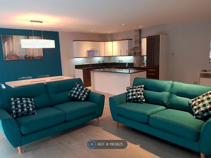 2 Bedroom Flat To Rent In Beetham Plaza, Liverpool, L2
