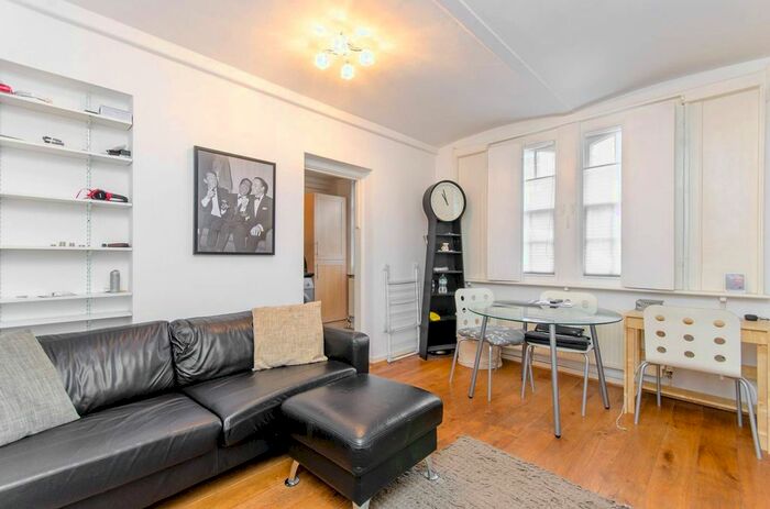 1 Bedroom Flat To Rent In Brewers Buildings, Islington, London, EC1V