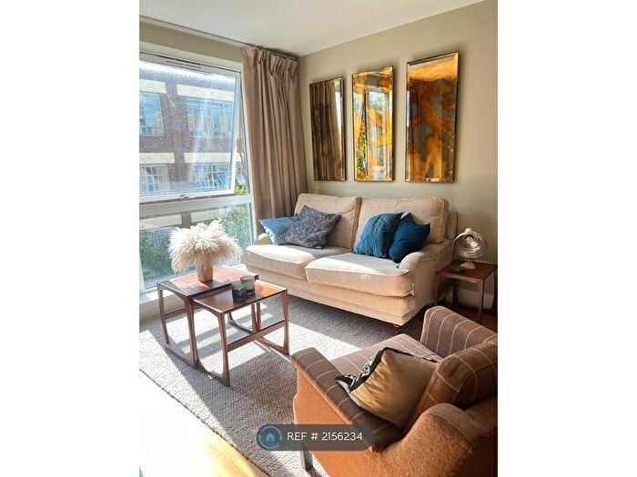 2 Bedroom Flat To Rent In Grove Court, London, SE15