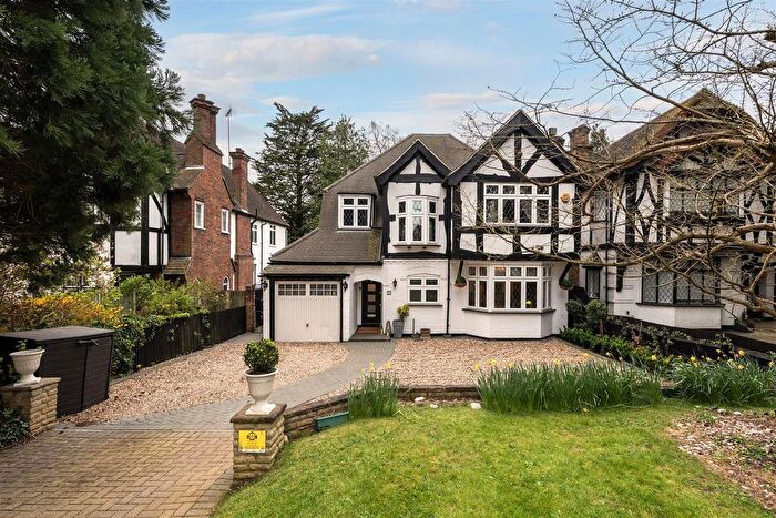 4 Bedroom Detached House For Sale In Canons Drive, Edgware, HA8