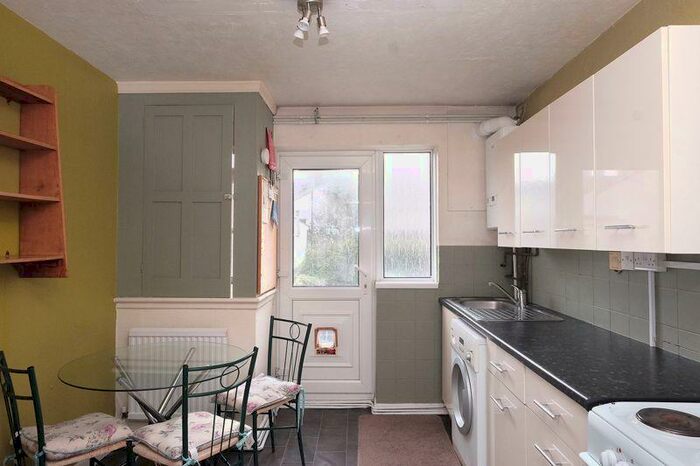 3 Bedroom Flat To Rent In Park Crescent Place, Brighton, BN2