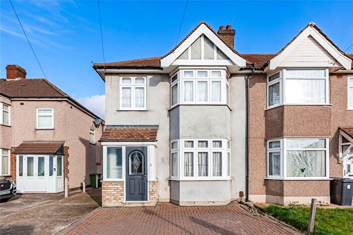 3 Bedroom Semi Detached House For Sale In Anstead Drive, Rainham, RM13