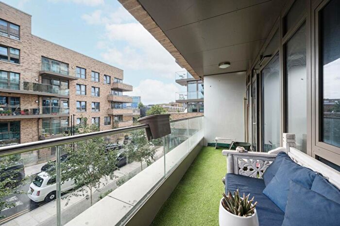 1 Bedroom Flat To Rent In Sirus House, Tower Hamlets, London, E1
