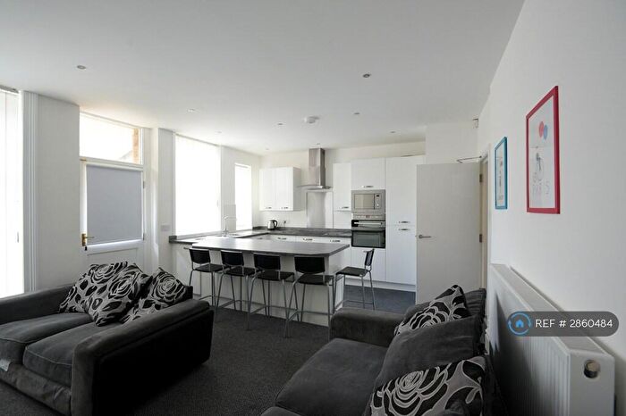 5 Bedroom Terraced House To Rent In Somerset Road, Huddersfield, HD5