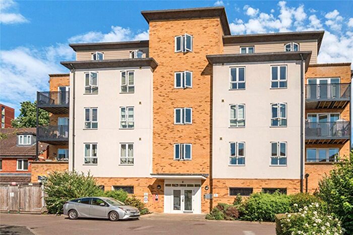 2 Bedroom Flat For Sale In Headingley Drive, Beckenham, BR3