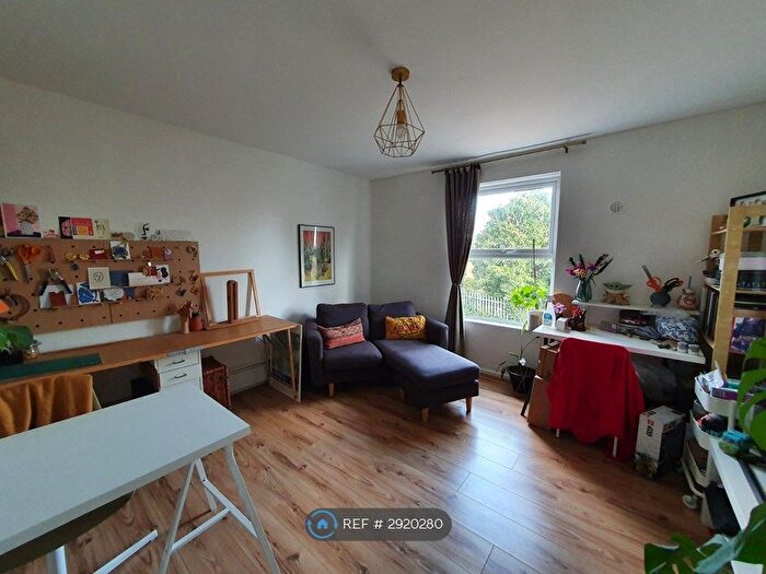 2 Bedroom Flat To Rent In Bayes Close, London, SE26