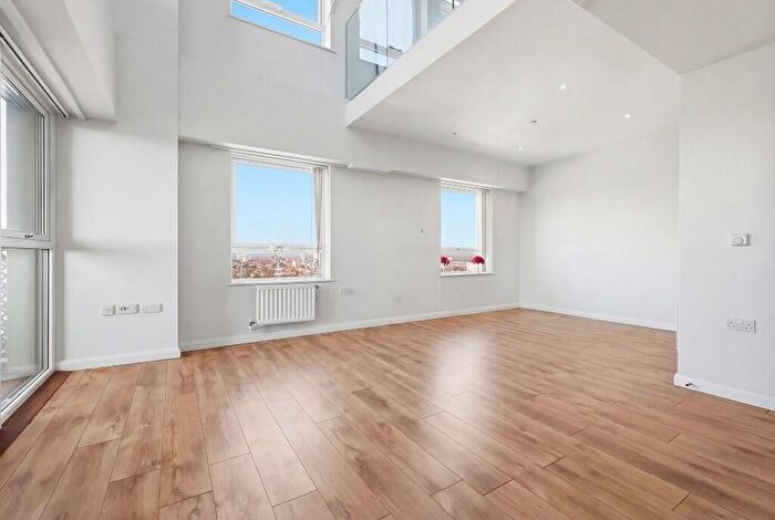 3 Bedroom Penthouse To Rent In Cannon Road, London, N17