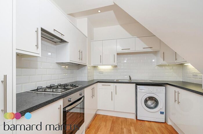 3 Bedroom Flat To Rent In The Mall, Ealing, W5