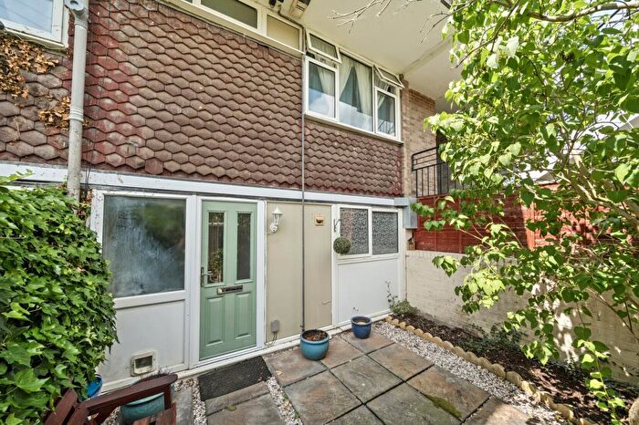 2 Bedroom Maisonette To Rent In Starwort Path, East Oxford, OX4