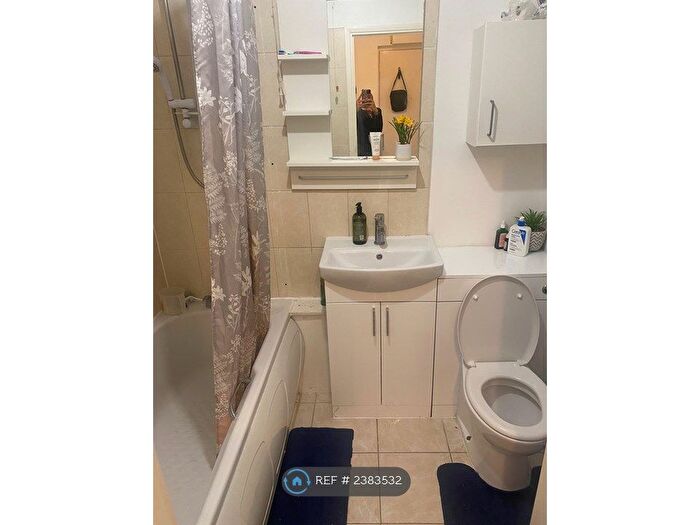 1 Bedroom Flat To Rent In Burket Close, Southall, UB2