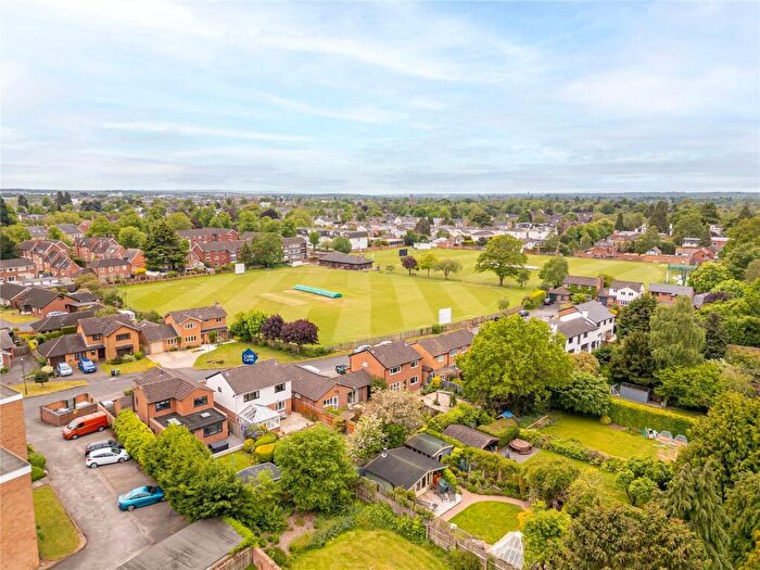 4 Bedroom Detached House For Sale In Warren Close, Leamington Spa, CV32