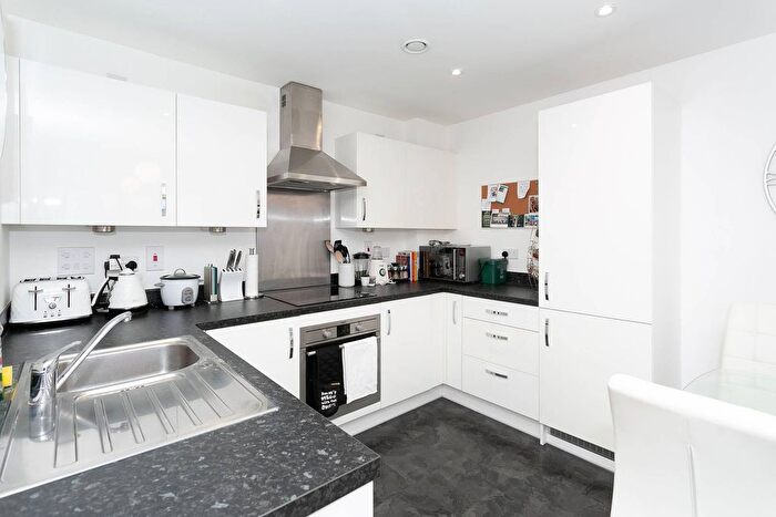 1 Bedroom Flat To Rent In Grover House, Embankment, Hemel Hempstead, HP3