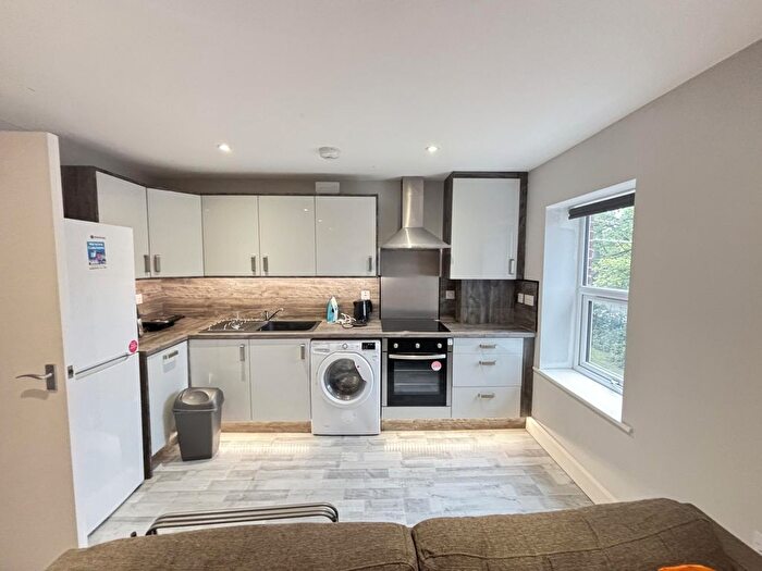 2 Bedroom Flat To Rent In A Victoria Road, Leeds, LS6