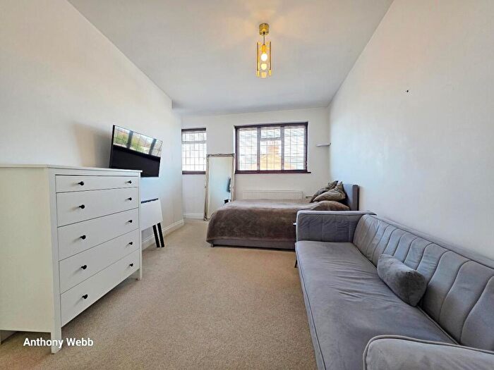 Studio To Rent In Wolves Lane, Wood Green, N22