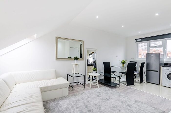3 Bedroom Flat To Rent In Rannoch Road, Crabtree Estate, London, W6