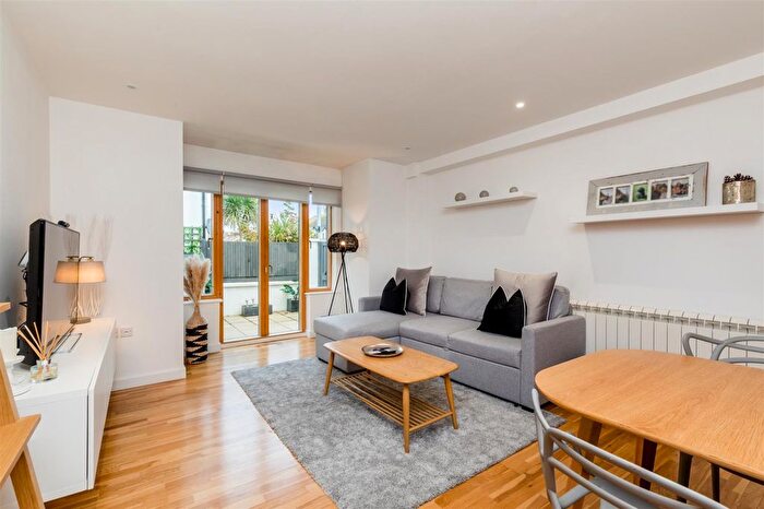 3 Bedroom End Of Terrace House To Rent In Sussex Row, Bristol Gardens, Brighton, BN2