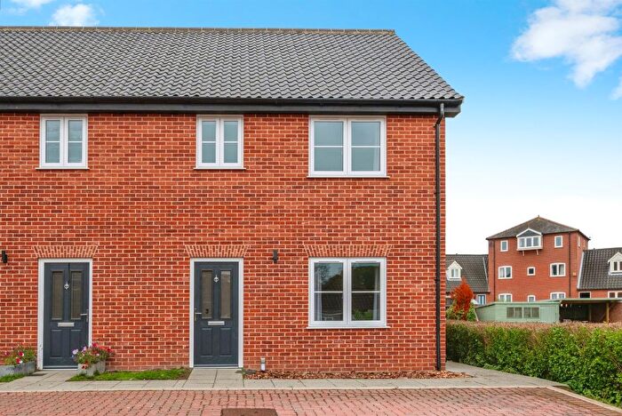 3 Bedroom Semi-detached House For Sale In Abbs Close, Reepham, Norwich, NR10