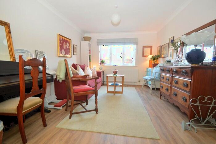 3 Bedroom Bungalow For Sale In The Maltings, High Street, Epworth, DN9