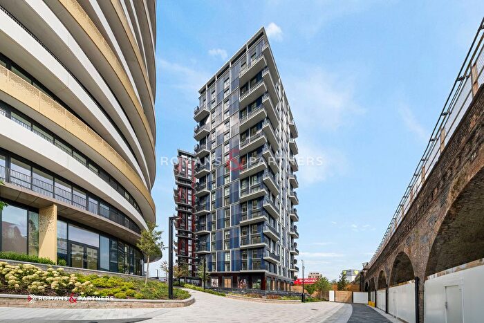 2 Bedroom Flat To Rent In Reflection Apartments, White City Living, W12