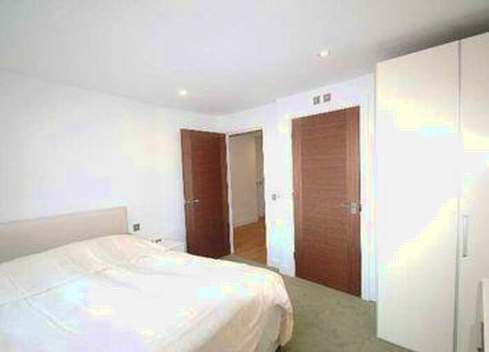 Flat To Rent In Sylvester Walk, Hackney, E8