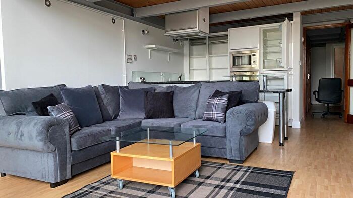 3 Bedroom Flat To Rent In City Centre: Bedroom Ensuite Apartment, Crusader House Thurland St, NG1