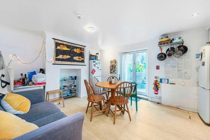 5 Bedroom Semi-Detached House To Rent In Houmert Road, Peckham, London, SE15