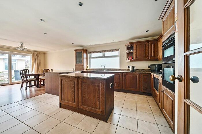4 Bedroom Detached Bungalow For Sale In Stowey Park, Yatton, BS49