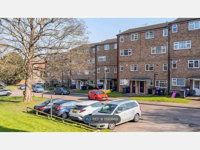 2 Bedroom Flat To Rent In Haygarth, Knebworth, SG3
