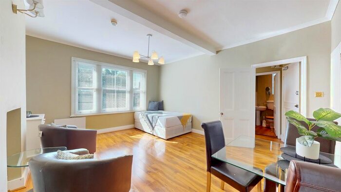 Studio To Rent In Elsham Road, London, W14