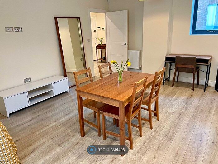 2 Bedroom Flat To Rent In Worple Road, London, SW19