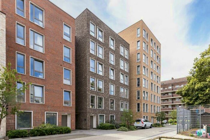 3 Bedroom Flat To Rent In Frampton Park Road, Hackney, E9