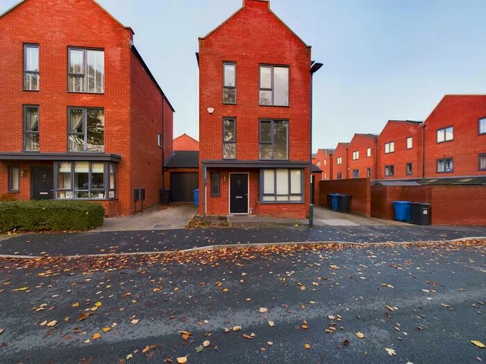 4 Bedroom Link Detached House To Rent In Somerset Close, Derby, Derbyshire, DE22