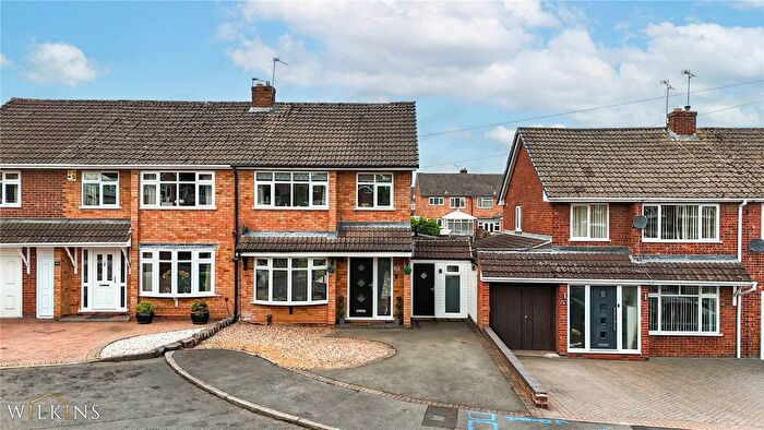 3 Bedroom Semi-Detached House For Sale In Berwyn Way, Nuneaton, Warwickshire, CV10