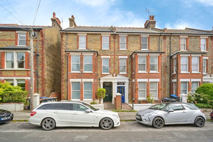 5 Bedroom Semi Detached House For Sale In Grove Road, Ramsgate, Kent, CT11