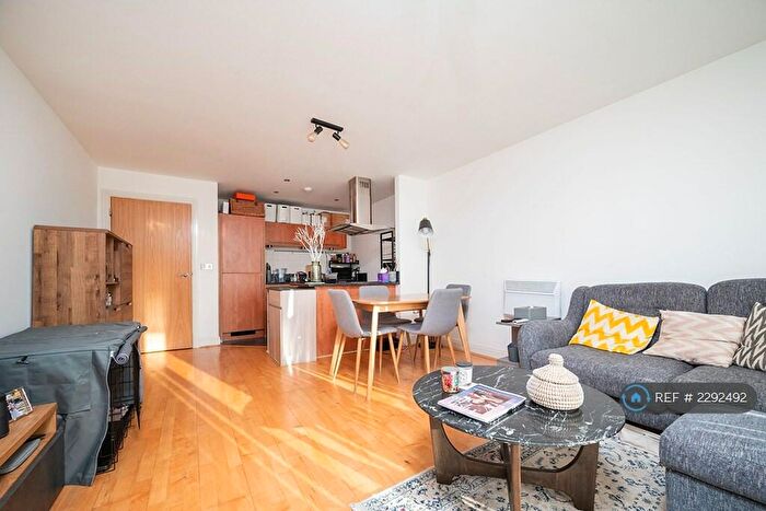 2 Bedroom Flat To Rent In Regents Park Road, London, NW1