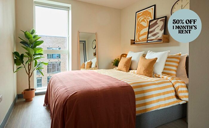 3 Bedroom Apartment To Rent In Candleriggs, Trongate, Glasgow, G1