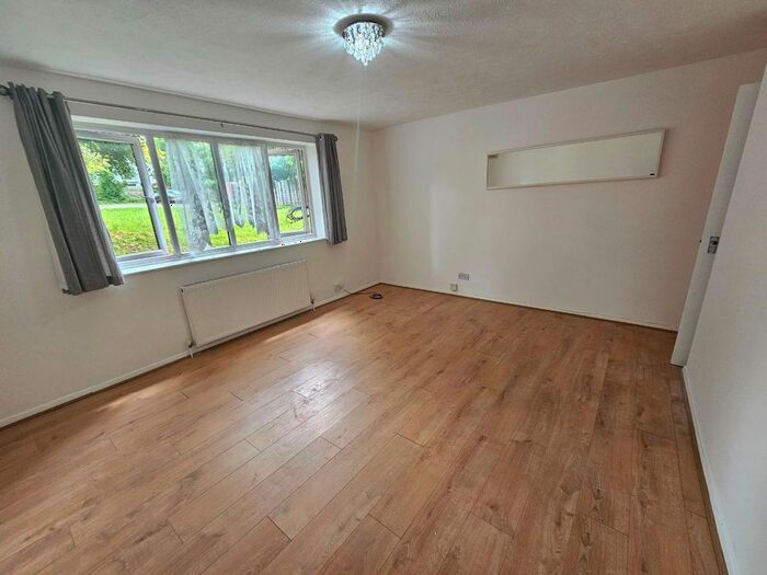 1 Bedroom Flat To Rent In Beulah Road, Thornton Heath, CR7