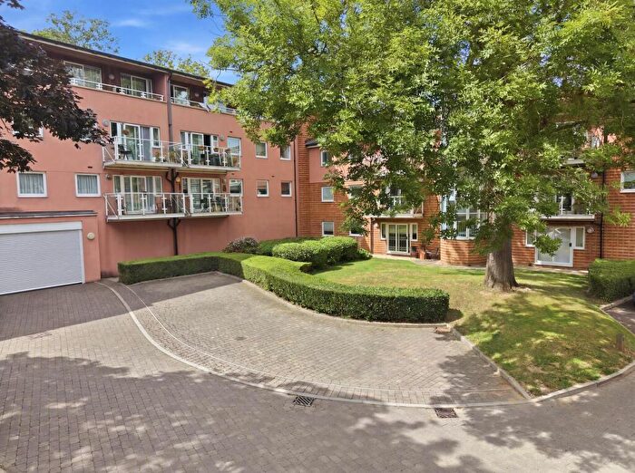 2 Bedroom Apartment For Sale In Clementine Walk, Woodford Green, IG8