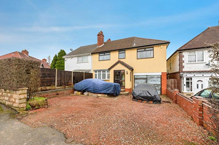 5 Bedroom Semi Detached House For Sale In Flaxley Road, Birmingham, B33