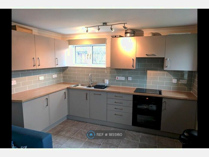 1 Bedroom Flat To Rent In Knatchbull Close, Romsey, SO51