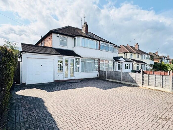 3 Bedroom Semi-Detached House For Sale In Haslucks Green Road, Shirley, Solihull, B90