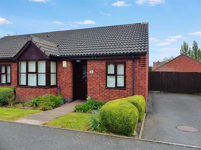 2 Bedroom Semi-Detached Bungalow For Sale In New Street, Church Gresley, DE11