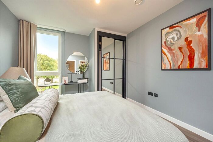 1 Bedroom Flat For Sale In Park North, Stamford Road, N15