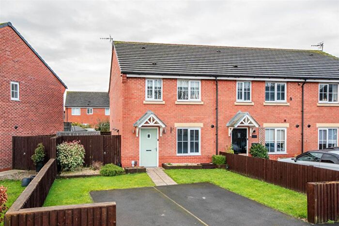 3 Bedroom End Terrace House For Sale In Whinfell Close, Leyland, PR25