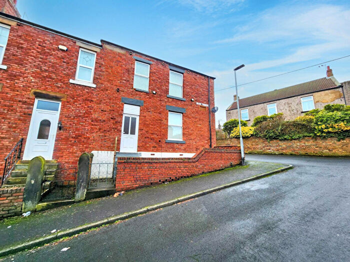 3 Bedroom End Of Terrace House To Rent In Owen Terrace, Tantobie, Stanley, Durham, DH9